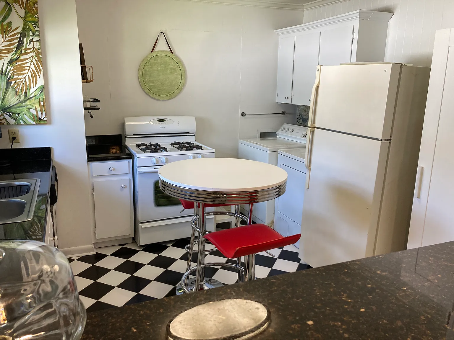 2 bed, 760 sqft, $1,600 — Photo 3