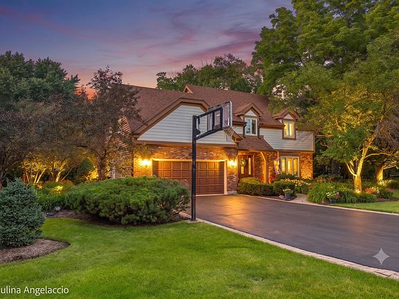 2nd image of 400 Bramble Ln