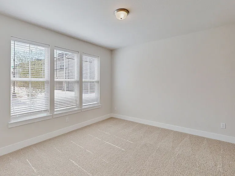 832 Concan Dr — Photo 17