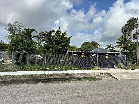 5th image of 2101 SW 46th Ave