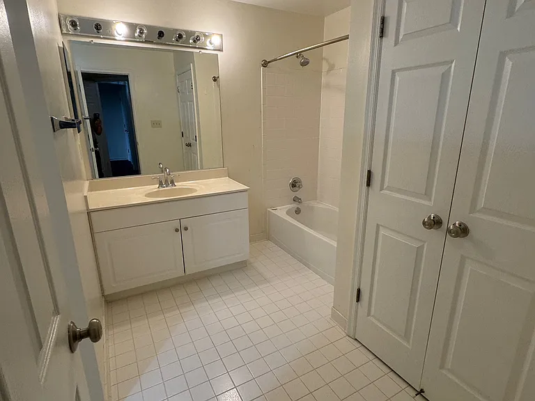 1591 Leeds Castle Dr — Photo 8