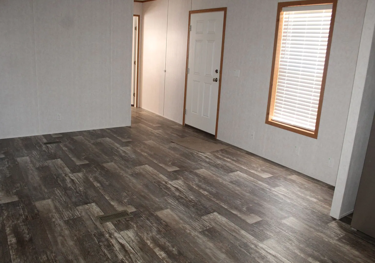 Mobile Home in Newberry Township — Photo 2