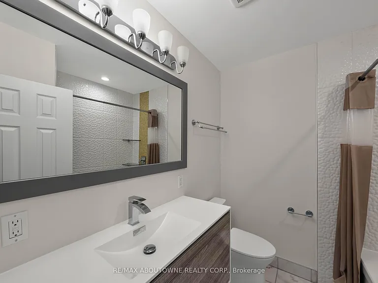 2130 Greenhurst Ave #UPPER — Photo 16