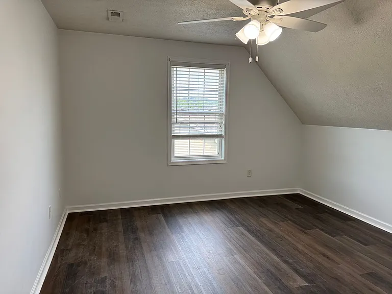 79 Thoroughbred Cir — Photo 19