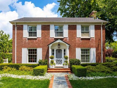 20 Roslyn Rd, Grosse Pointe Shores, MI, 48236