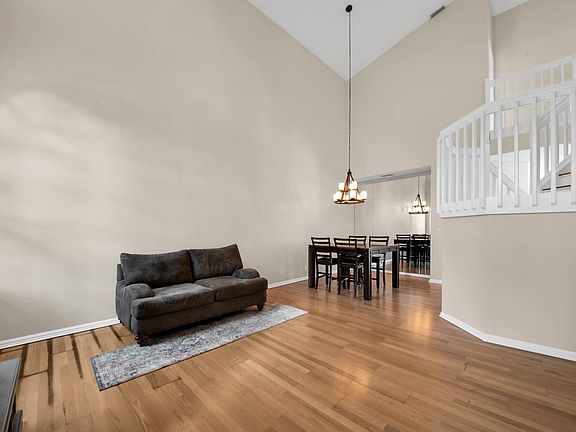 2nd image of 288 Saratoga Blvd E