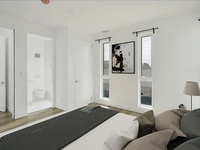 4553 Saturn St — Photo 10