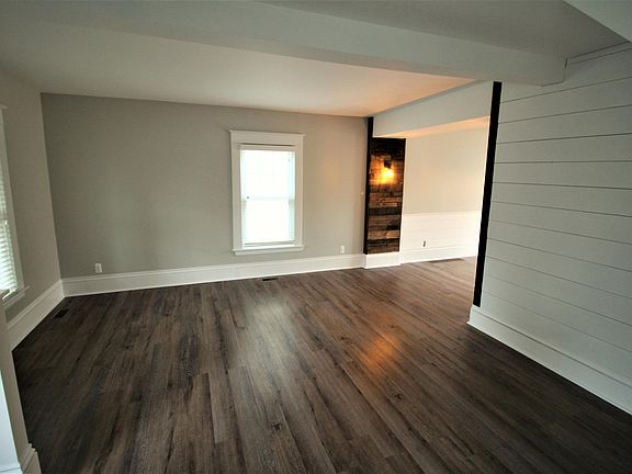 3rd image of 150 Dale St NE