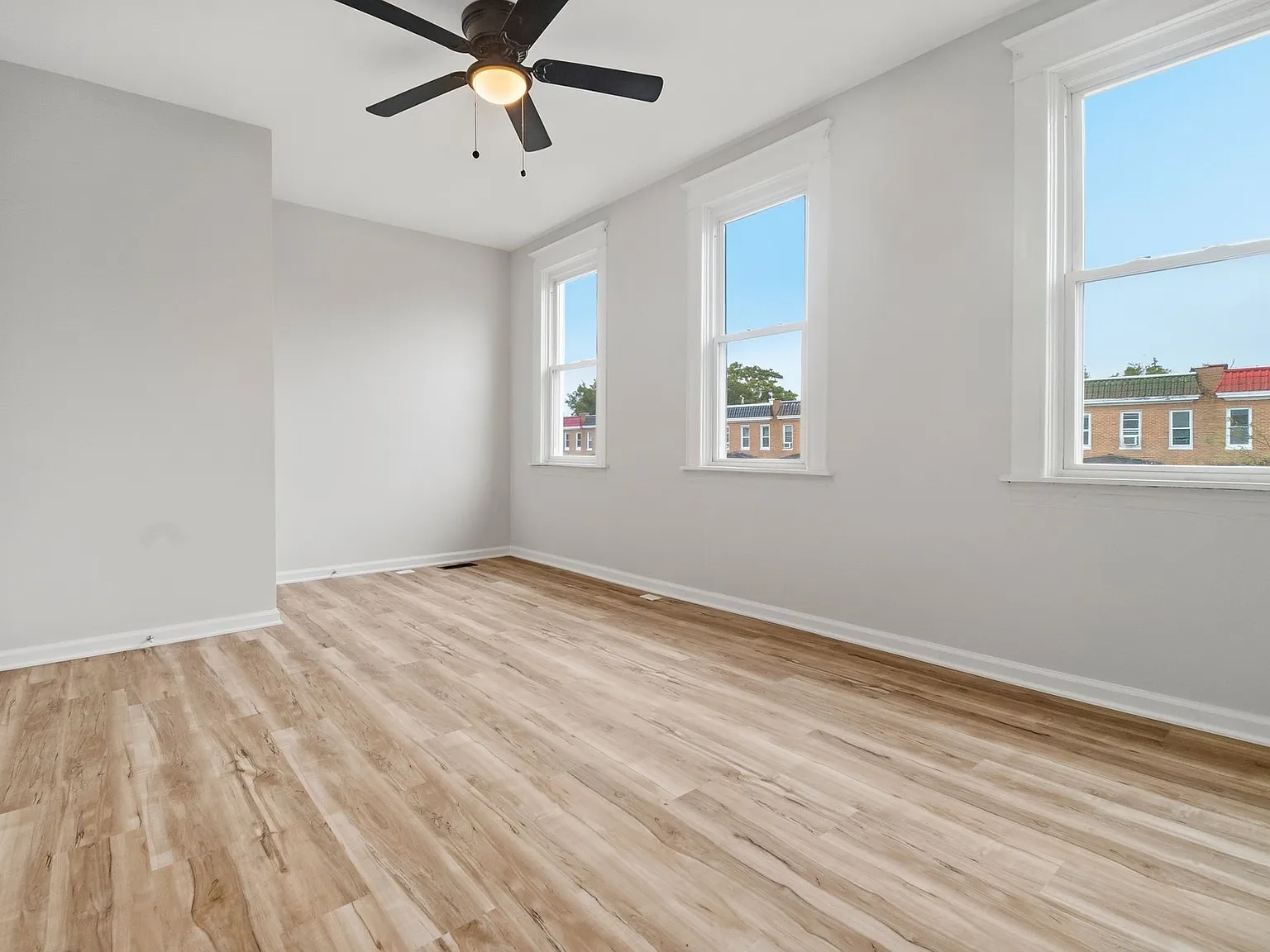4 bed, $2,495 — Photo 2