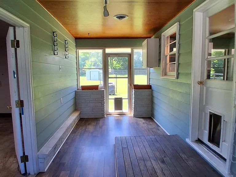16 Ford Ave — Photo 5