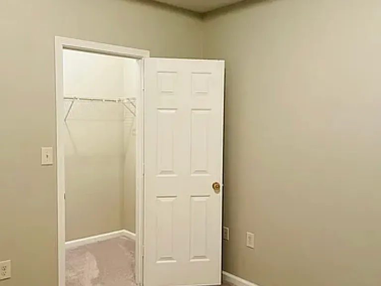 518 Sandringham Dr — Photo 20