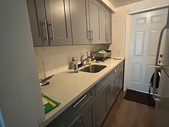5th image of 7630 Byron Ave #4