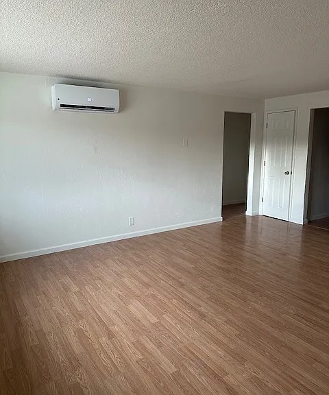 1733 Crater Lake Ave — Photo 3