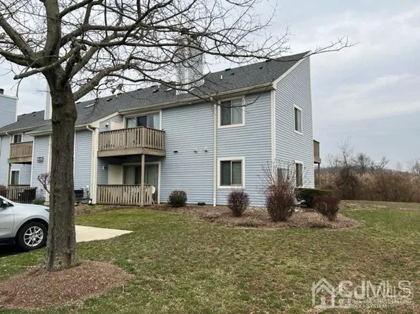 814 Aspen Dr, Plainsboro, NJ 08536