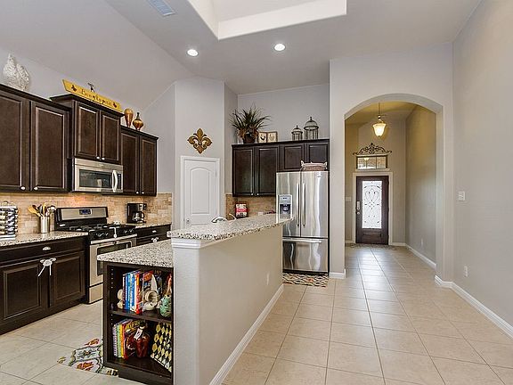 4th image of 912 Green Coral Dr