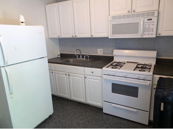 5th image of 230 Hermitage St #B