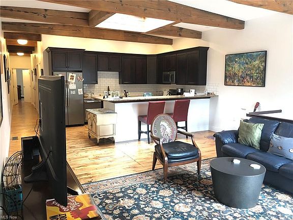4th image of 3002 Franklin Blvd #2