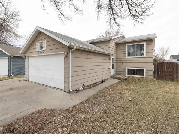 1909 54th Ave S, Fargo, ND 58104