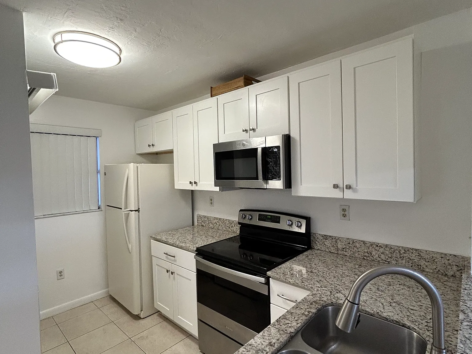2 bed, 1000 sqft, $2,300 — Photo 1