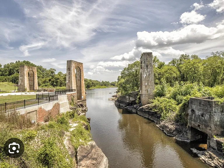 Appomattox River Trail is close by for outdoor enthusiasts