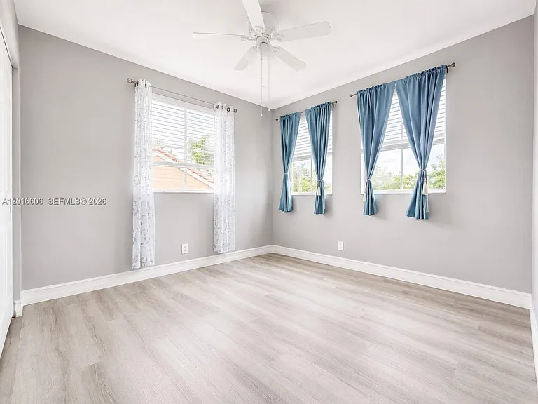 963 Falling Water Rd — Photo 17