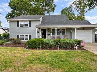 186 Midwood Rd, West Babylon, NY 11704