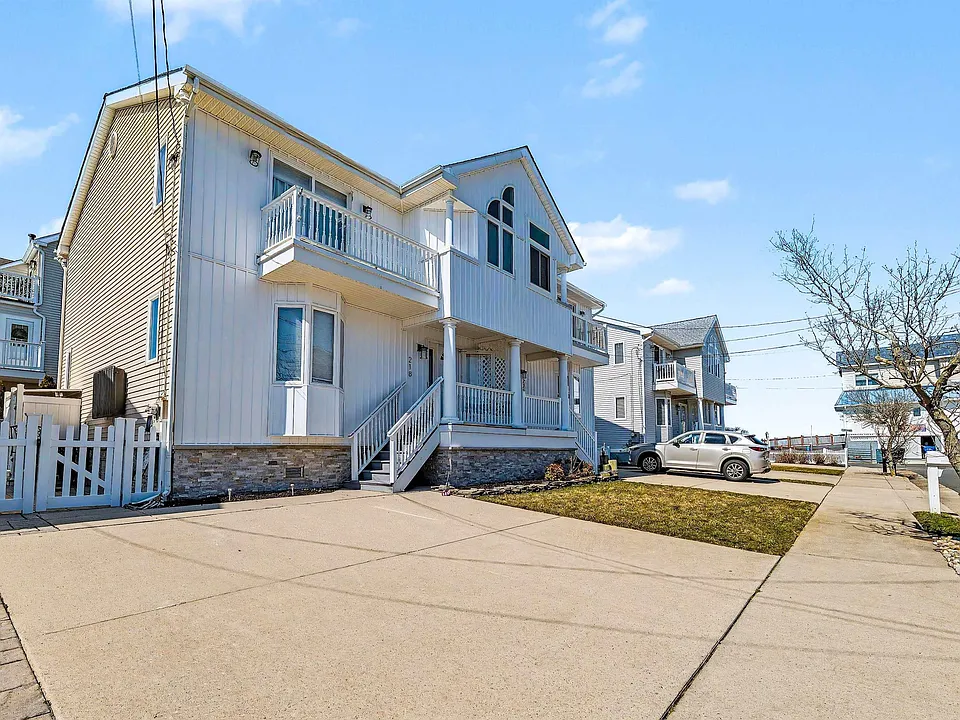 210 N Coolidge Ave