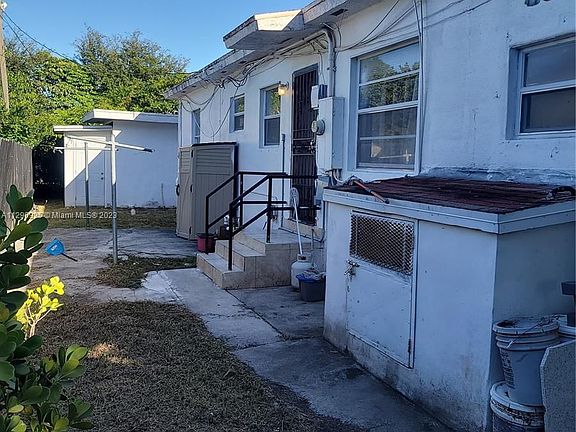 4th image of 1105 NE 134th St