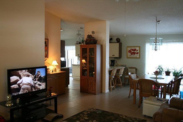 2nd image of 22 Eastmoor Ln
