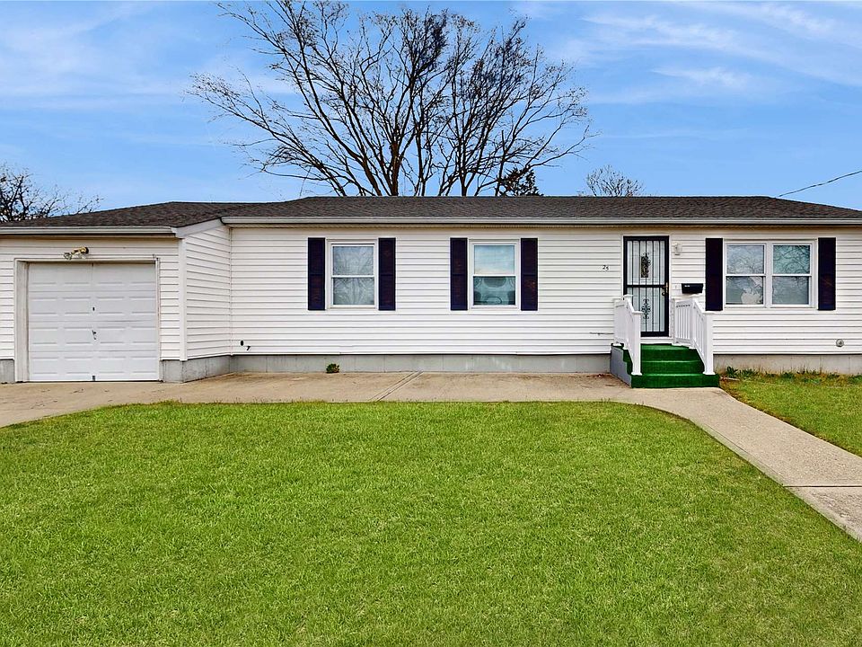 25 E Walnut Street, Central Islip, NY 11722 | MLS #3540885 | Zillow