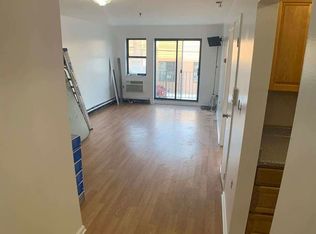 34-36 10th St #2F, Astoria, NY 11106