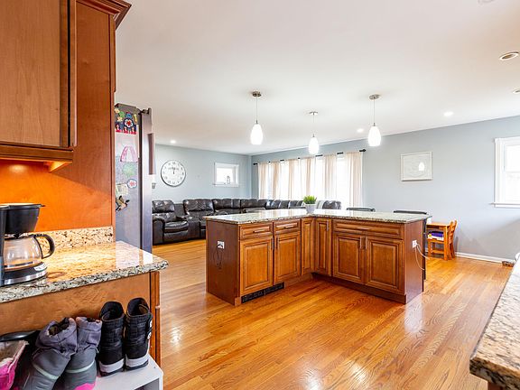 3rd image of 938 Community Dr
