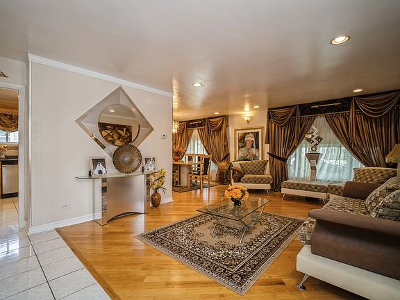 3rd image of 931 Leamington Ave