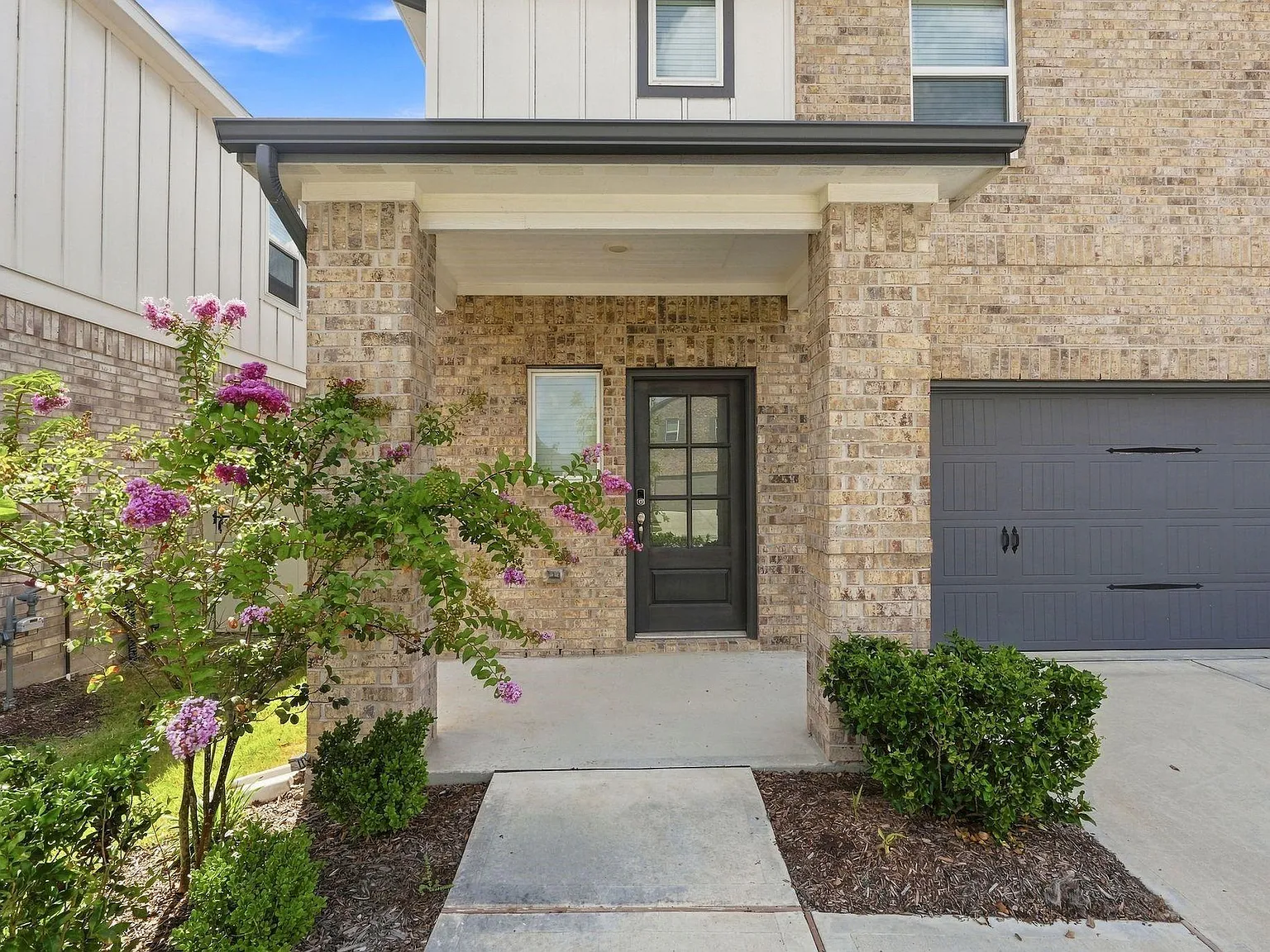 4 bed, 2.5 bath, 2040 sqft, $2,475 — Photo 2