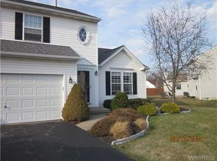 6319 Heritage Point S, Lockport, NY 14094