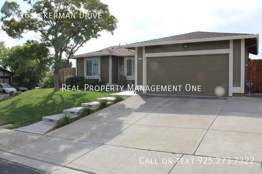 Beautiful 3 Bed, 2 Bath Single Story in Perfect Pittsburg Location — Photo 1