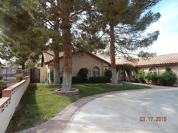3rd image of 2415 Greens Ave