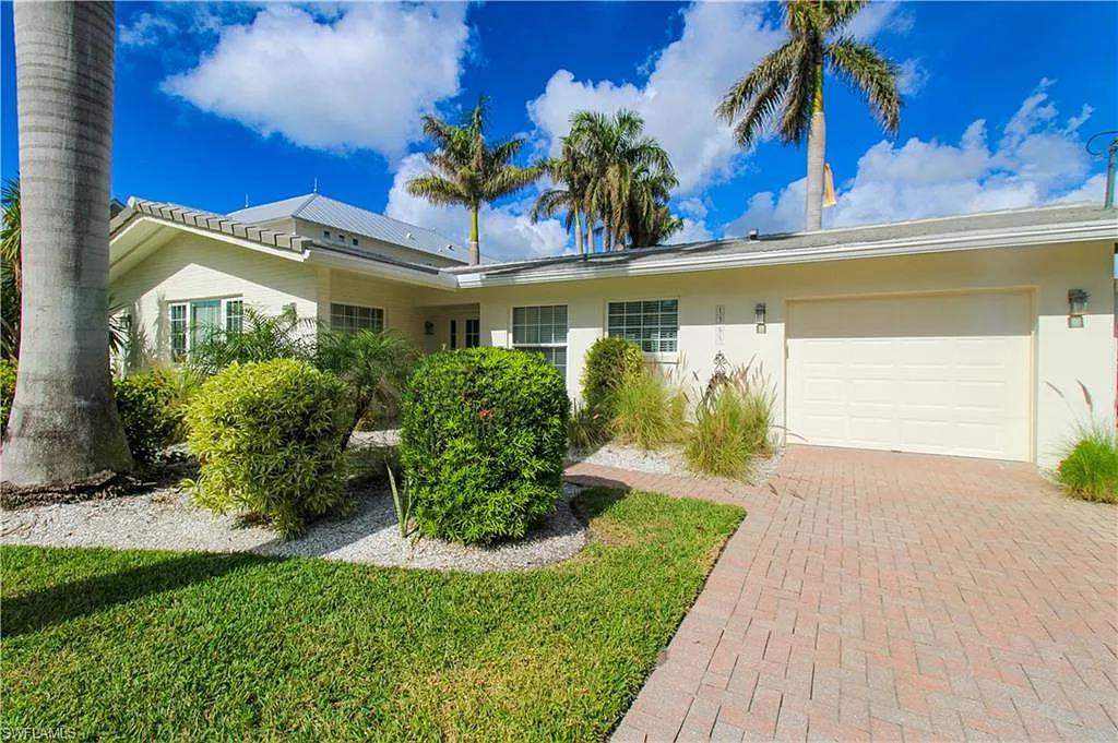 2 bed, 2.0 bath, 1203 sqft, $8,500 — Photo 3