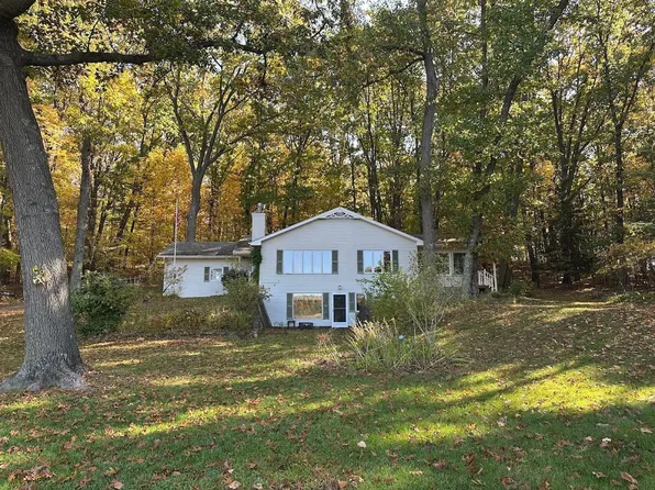 17800 V Dr N, Olivet, MI 49076