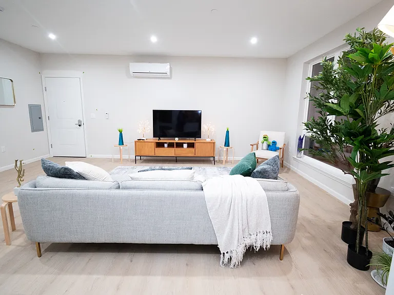 209 Mount Pleasant Ave #301 — Photo 3