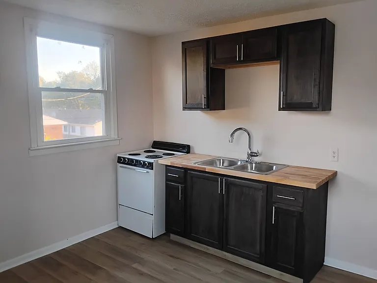 229 W Pennsylvania St — Photo 1