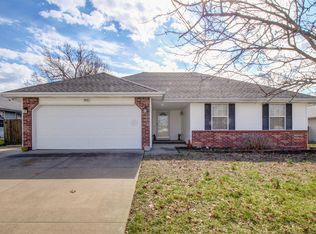 922 Dustin Ln, Nixa, MO 65714