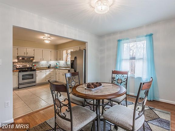 Separate dinning room off of kitchen