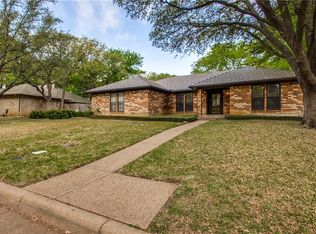 4806 Hidden Oaks Ln, Arlington, TX 76017