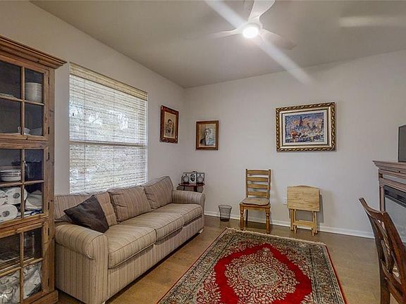 5th image of 2500 Sherman Oak Dr