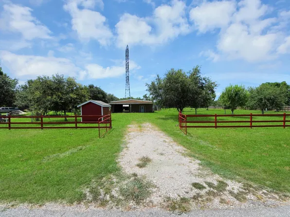 694 County Road 941, Alvin, TX 77511