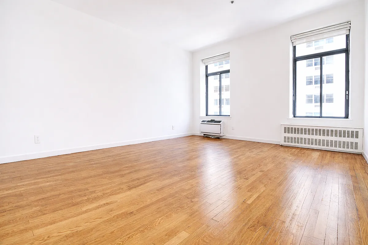 Building Photo - 131 E 83rd St #4-E