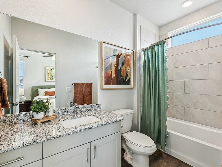 YardHomes Trailside Unit 908 Full Bath