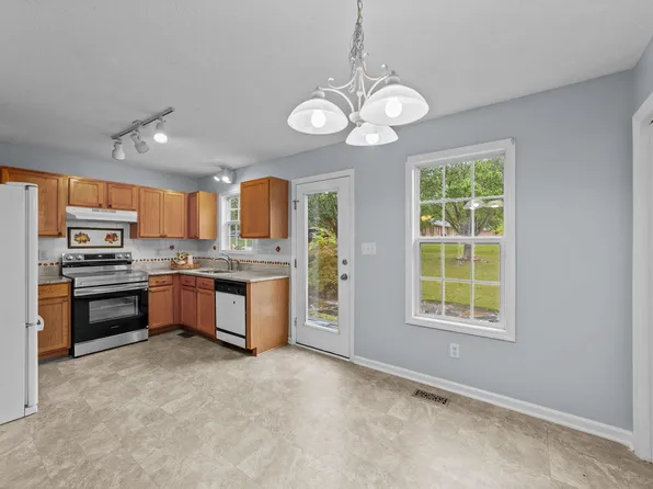 1029 Cove Cir, Clayton, NC 27520