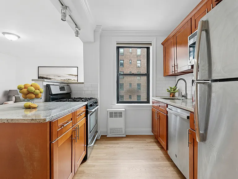 4501 Broadway #4G — Photo 10
